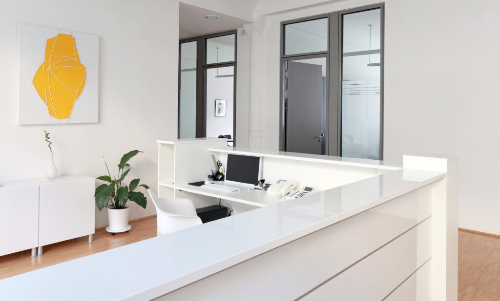 Rezeption Eingangsbereich Vorzimmer Mit Pc Und Telefon